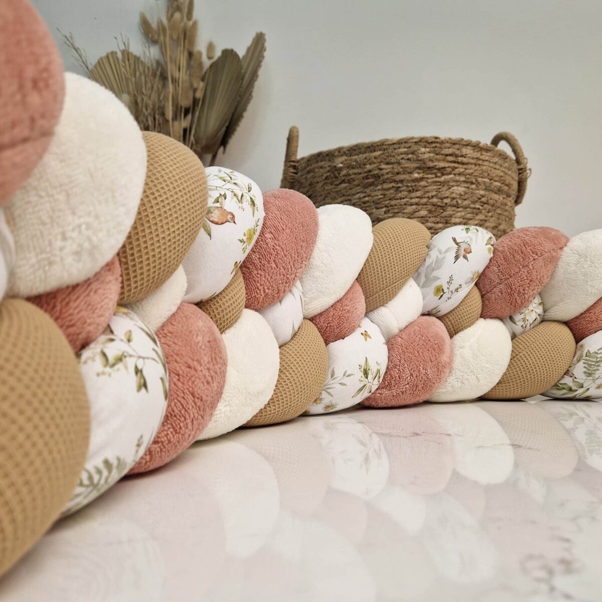 Tresse de lit – Saumon et désert – Tour de lit bébé 4 brins