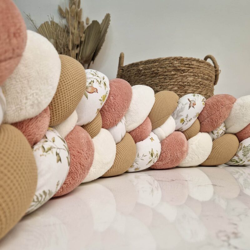 Tresse de lit – Saumon et désert – Tour de lit bébé 4 brins