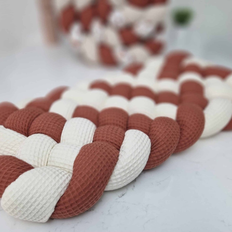Tapis tressé écru et paprika – Plusieurs tailles – Matelas tressé