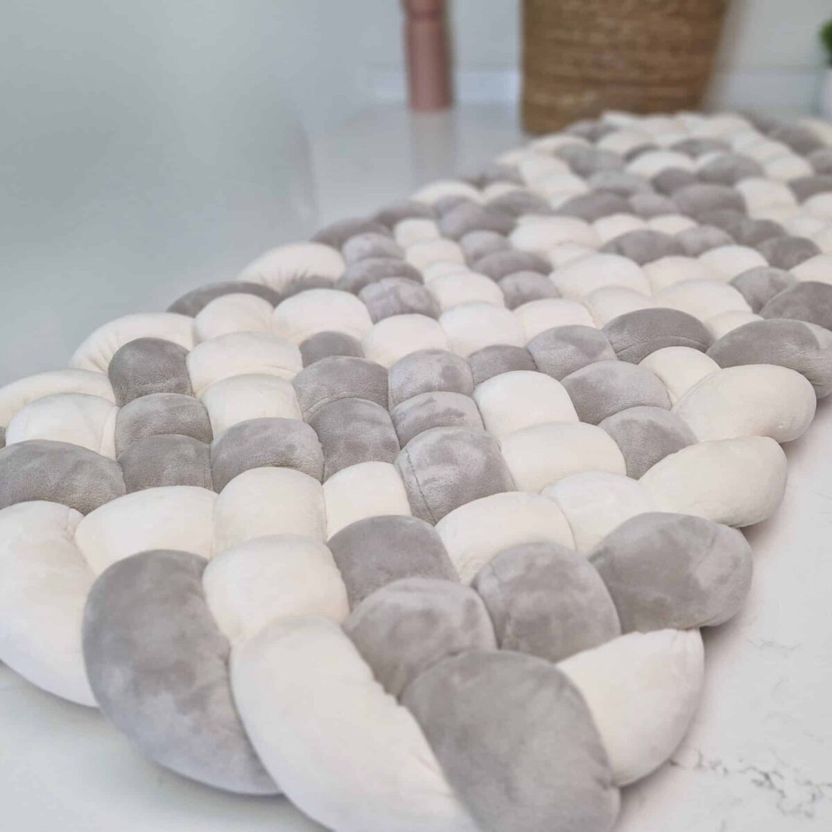 Tapis tressé doudou écru et gris – Plusieurs tailles – Matelas tressé