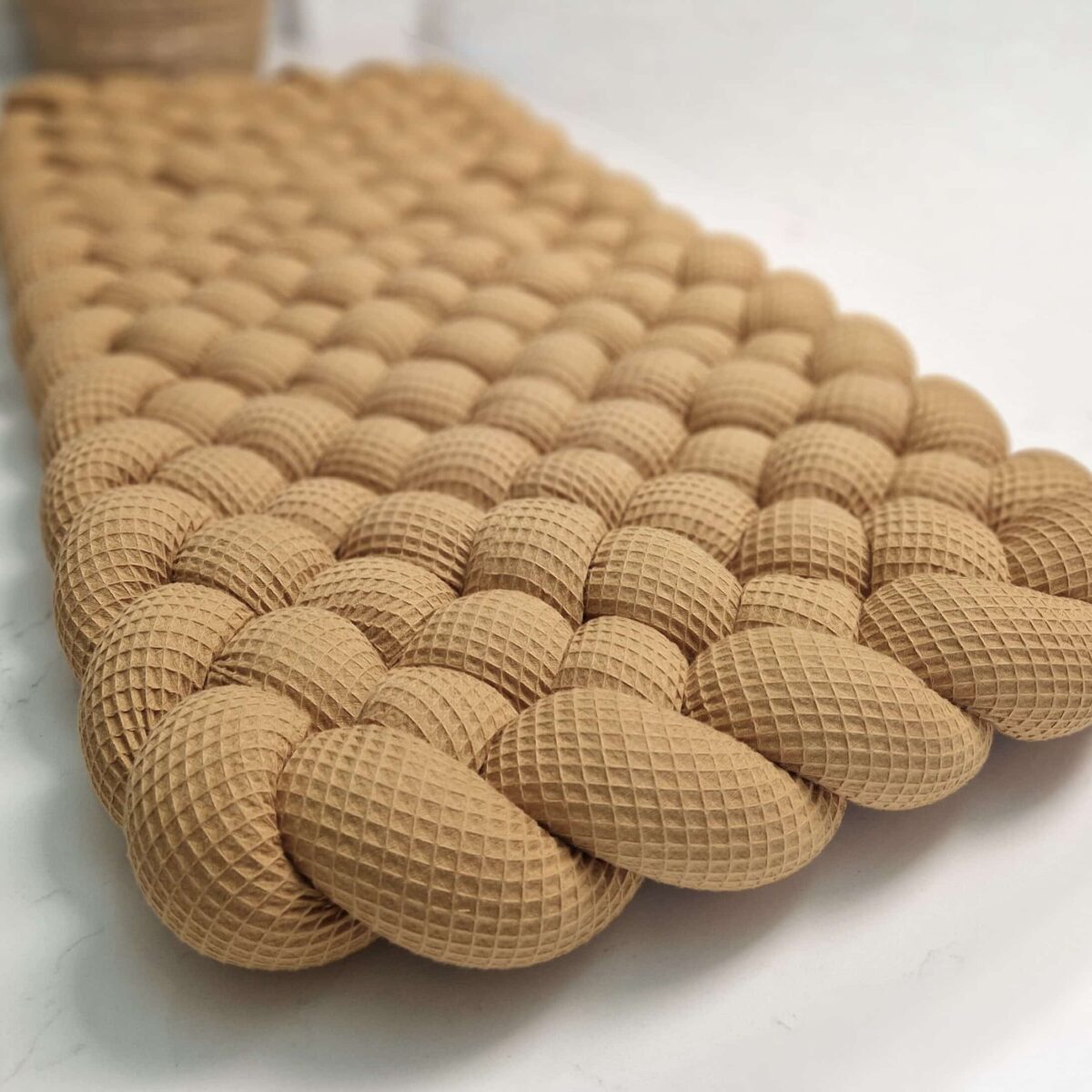 Tapis tressé camel – Plusieurs tailles – Matelas tressé