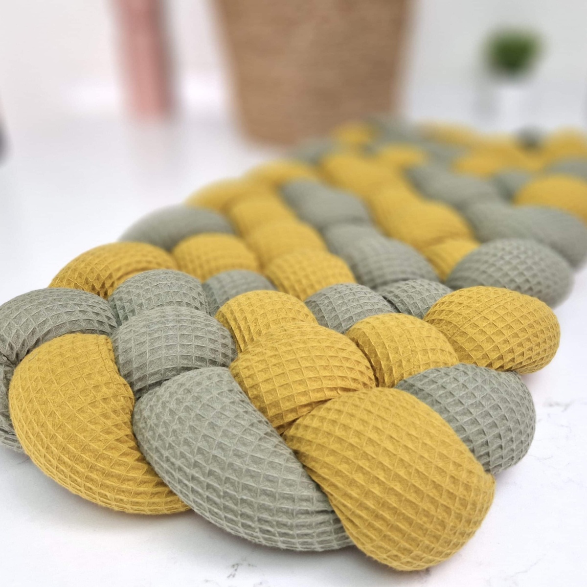 Tapis tressé kaki et moutarde – Plusieurs tailles – Matelas tressé