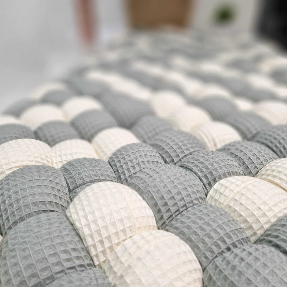 Tapis tressé vert de gris et écru – Plusieurs tailles – Matelas tressé