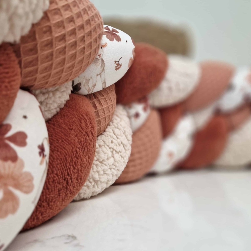 Tresse de lit – Brebis et terracotta – Tour de lit bébé 4 brins