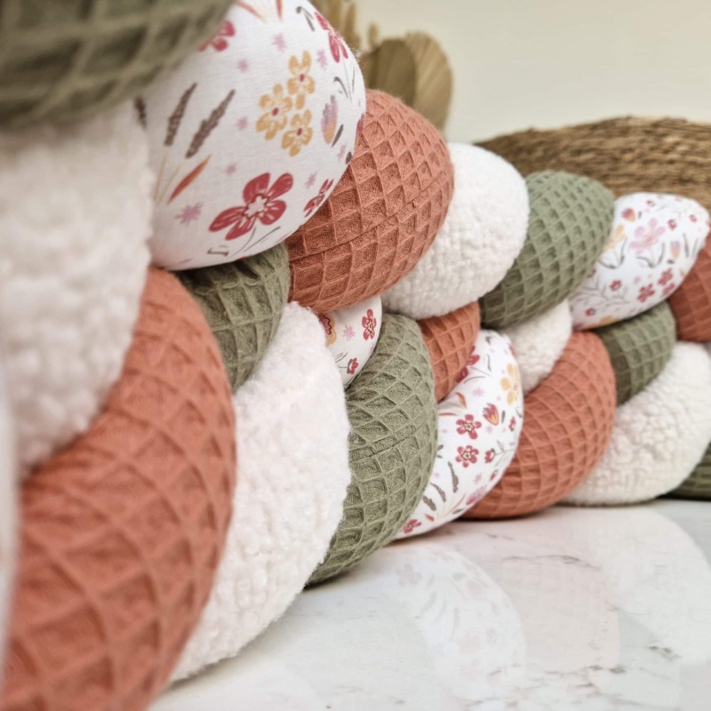 Tresse de lit – Kaki, marsala et mille fleurs – Tour de lit bébé 4 brins