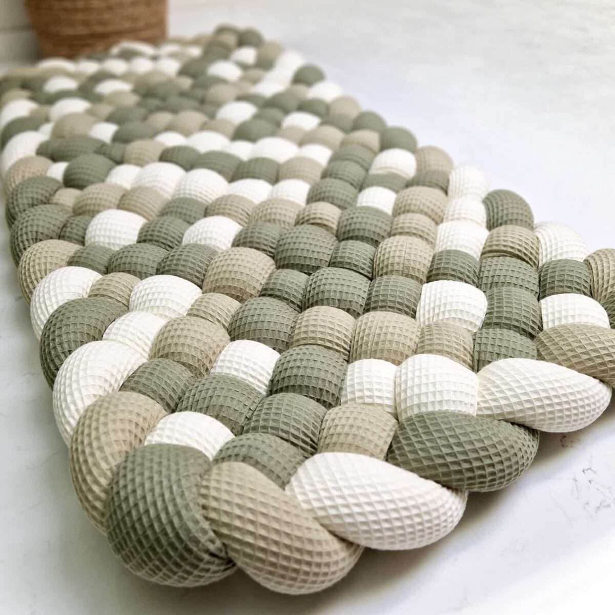 Tapis tressé kaki, olive clair et écru – Plusieurs tailles – Matelas tressé