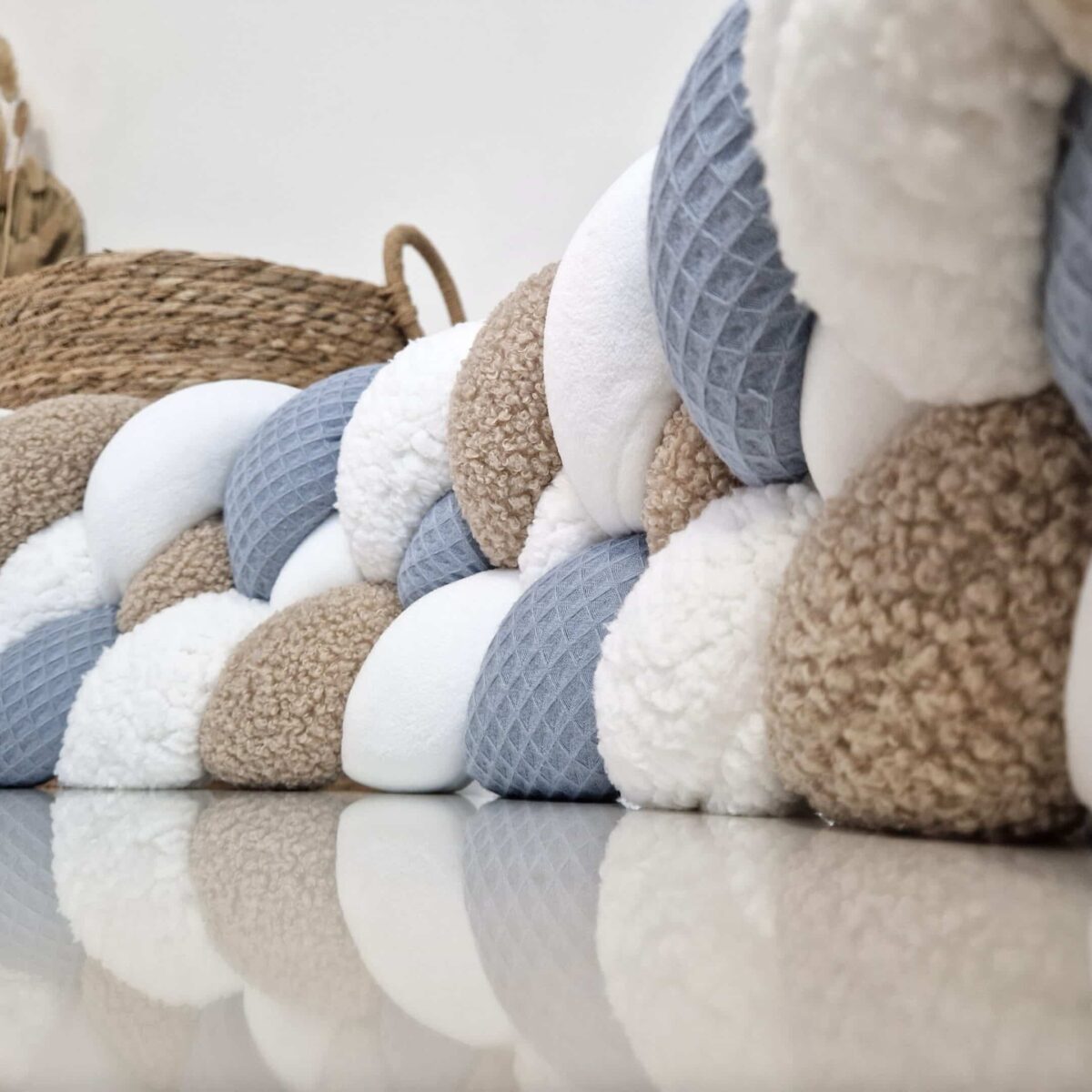 Tresse de lit – Sherpa blanc, teddy et bleu – Tour de lit tressé 4 brins