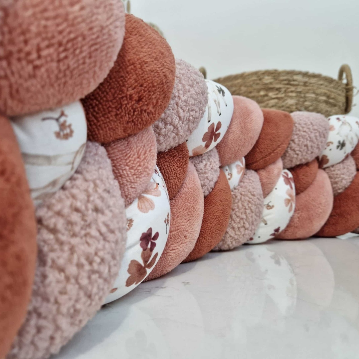 Tour de lit tresse – Teddy rose brebis – Tresse de lit 4 brins