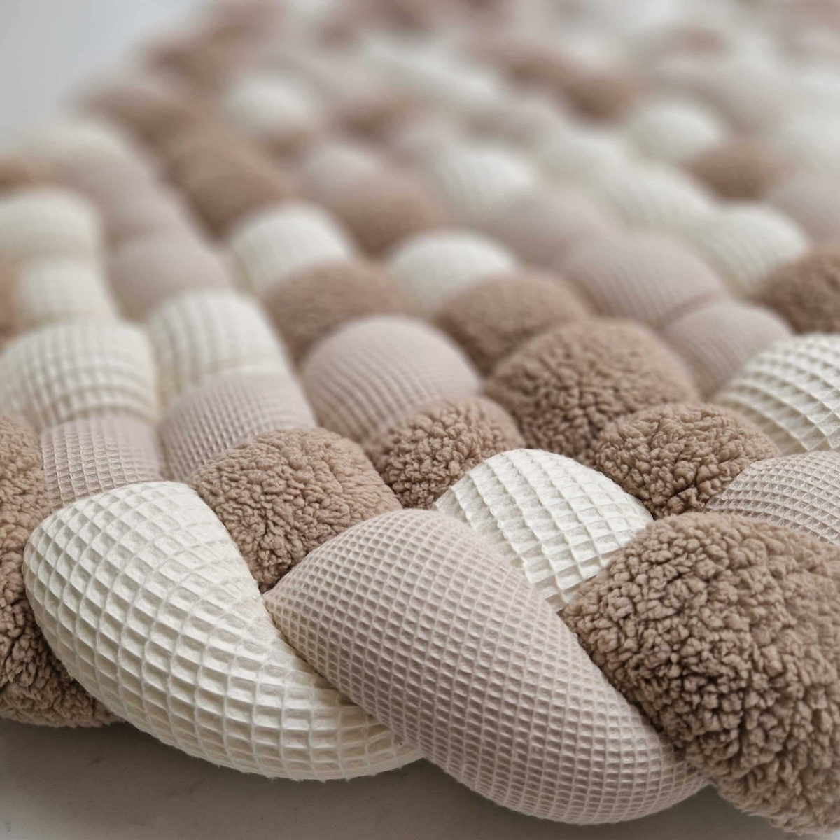 Tapis tressé sherpa ourson et beige – Plusieurs tailles – Matelas tressé