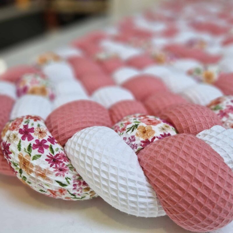 Tapis tressé corail fleuri – Plusieurs tailles – Matelas tressé