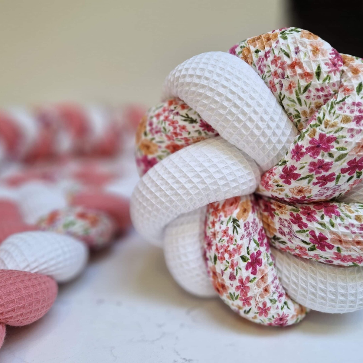 Coussin tressé 30 cm – Personnalisable