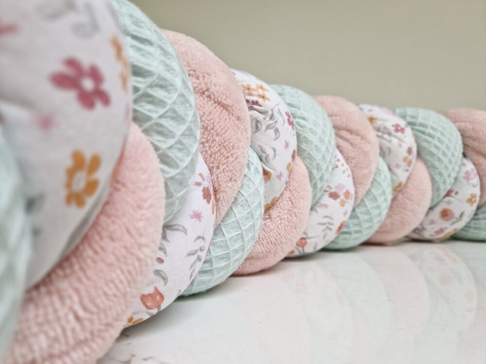 contour de lit tresse rose