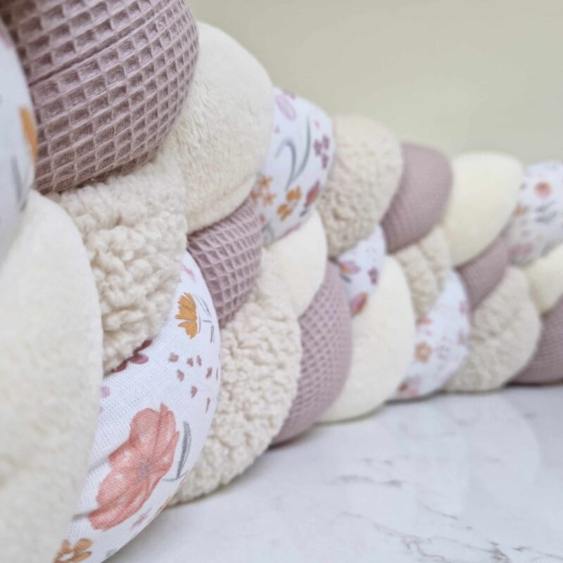 Tresse de lit – Vieux rose fleurie – Tour de lit bébé 4 brins