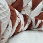 tour de lit tressé blanc et terracotta