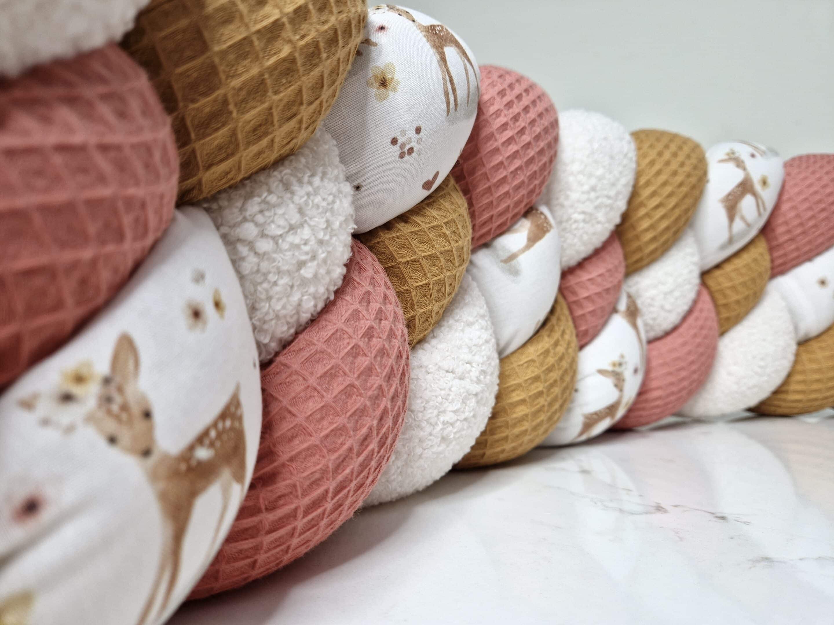 Tresse de lit 4 brins – Bambi, marsala et camel – Tour de lit tressé