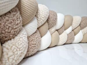 Tresse de lit 4 brins - Sherpa écru, Mini abeille Cappuccino, Teddy ourson, Mini abeille Crème