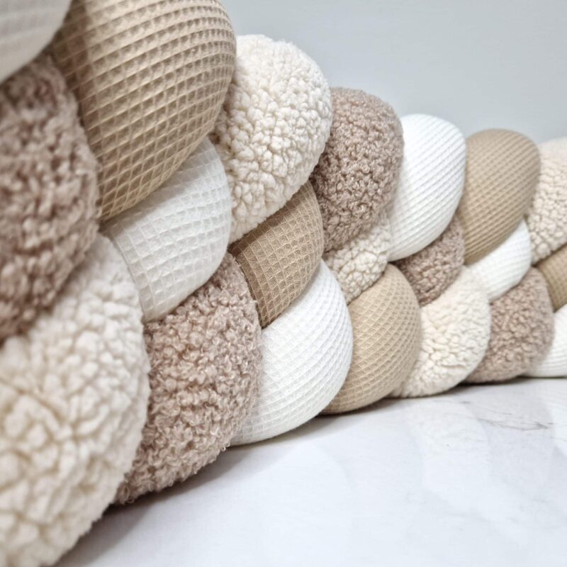 Tresse de lit 4 brins – Ecru et ourson – Tour de lit tressé