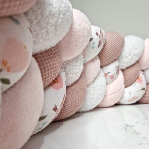 Tour de lit tressé rose blush