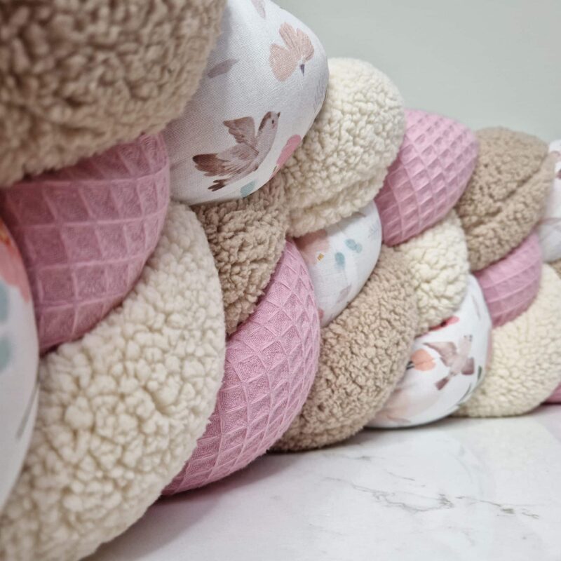 Tresse de lit 4 brins – Birdy, rose dragée et sherpa – Tour de lit cabane