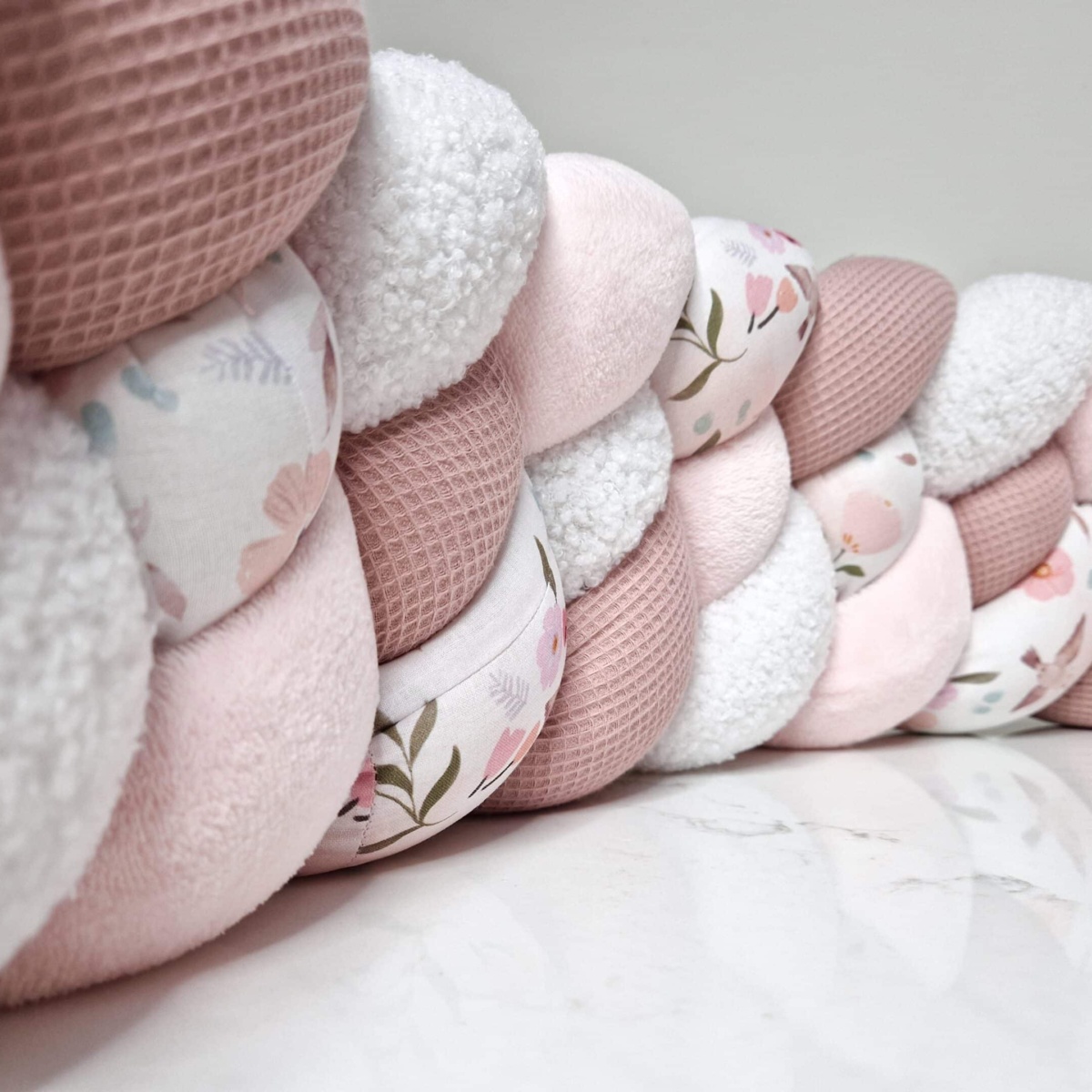 Tresse de lit – Birdy et vieux rose – Tour de lit bébé 4 brins
