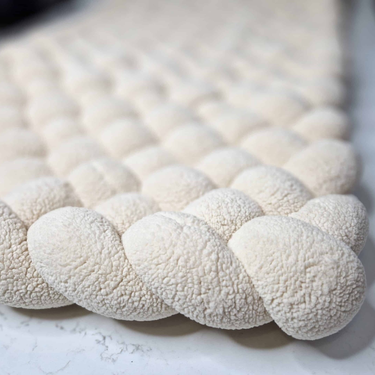 Tapis tressé sherpa écru – Plusieurs tailles – Matelas tressé