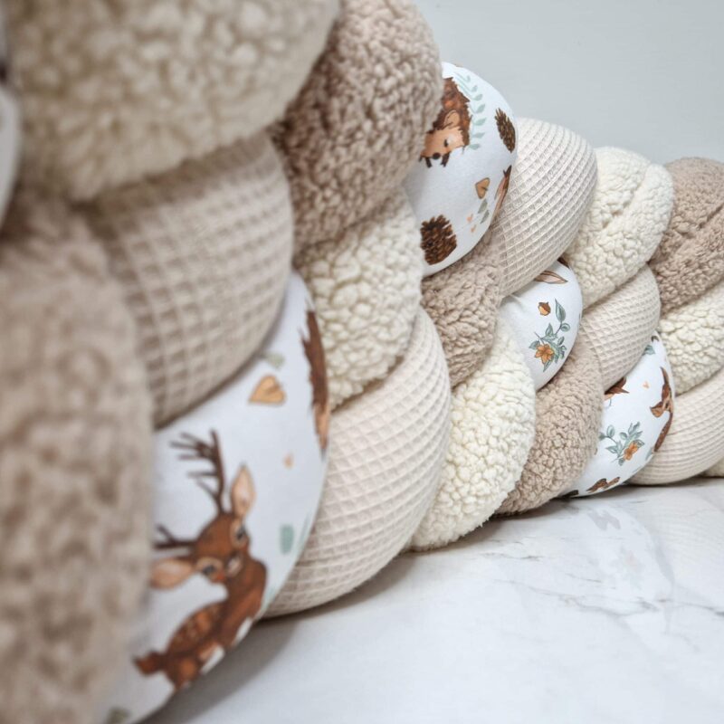 Tresse de lit 4 brins – Hérisson et beige – Tour de lit cabane