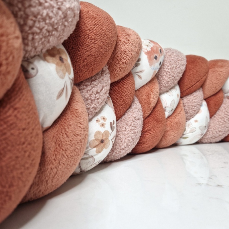 Comment assortir sa tresse de lit aux couleurs de la chambre de bébé en 2026