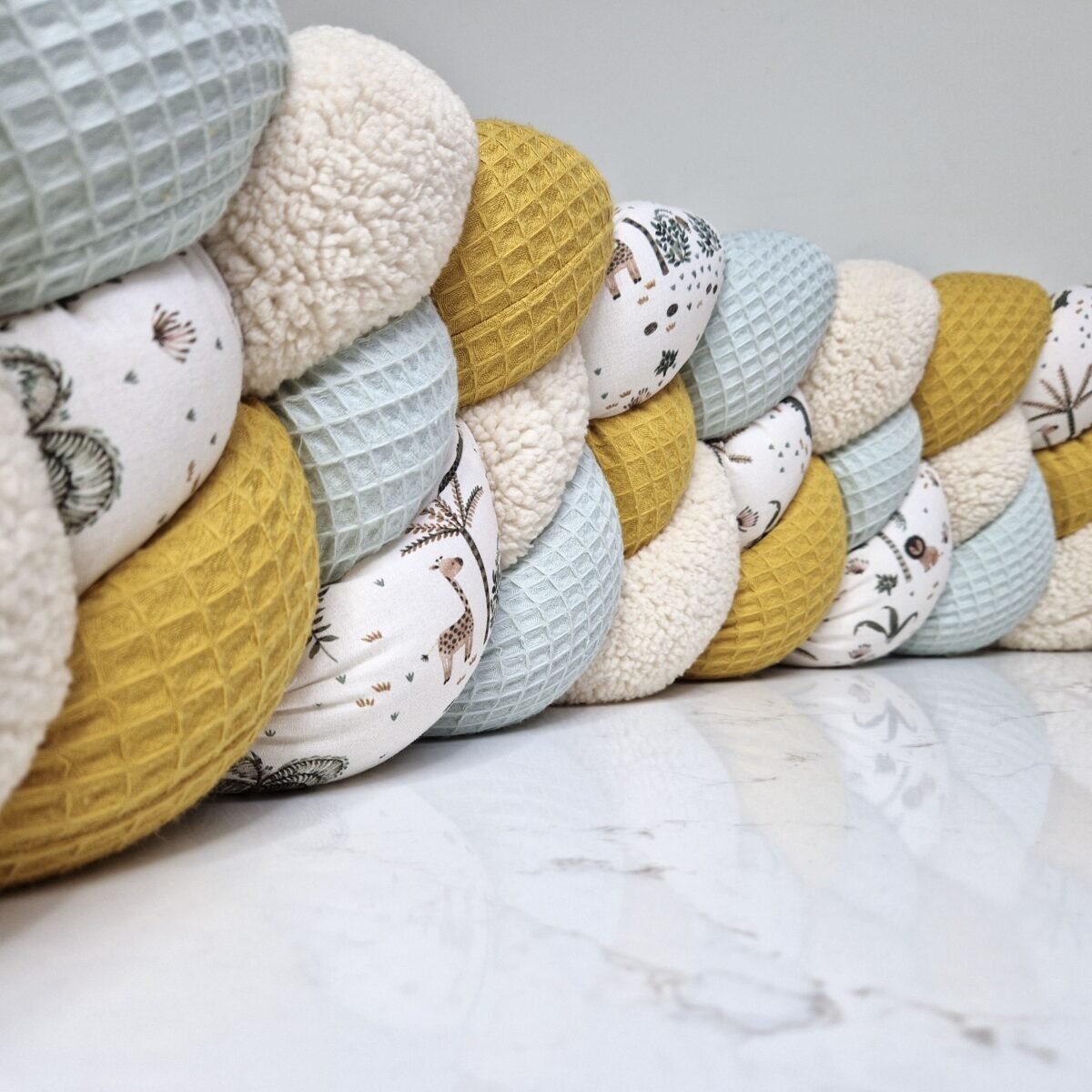 Tresse de lit – Ecru, moutarde et jungle – Tour de lit bébé 4 brins