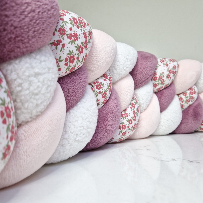 Tresse de lit – Framboise fleurie – Tour de lit bébé 4 brins