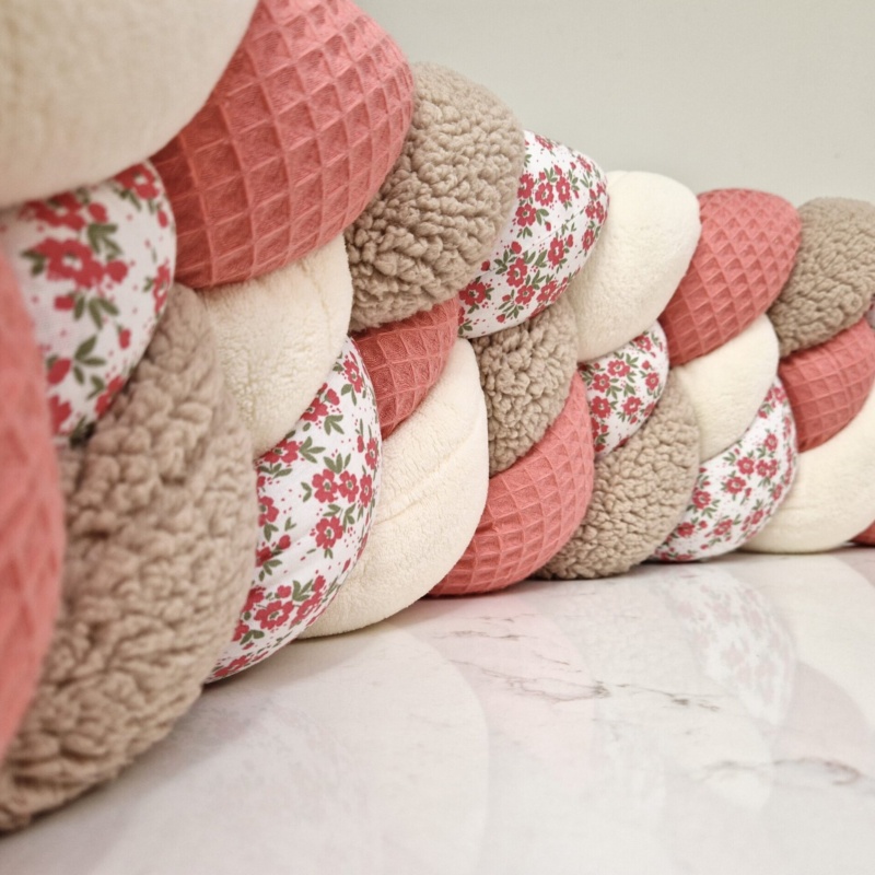 Tresse de lit 4 brins – Corail et sherpa ourson- Tour de lit cabane