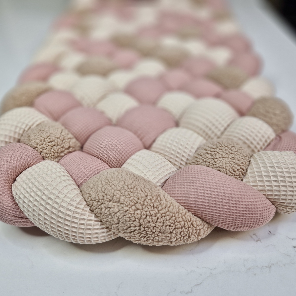 Tapis tressé vieux rose et beige – Plusieurs tailles – Matelas tressé