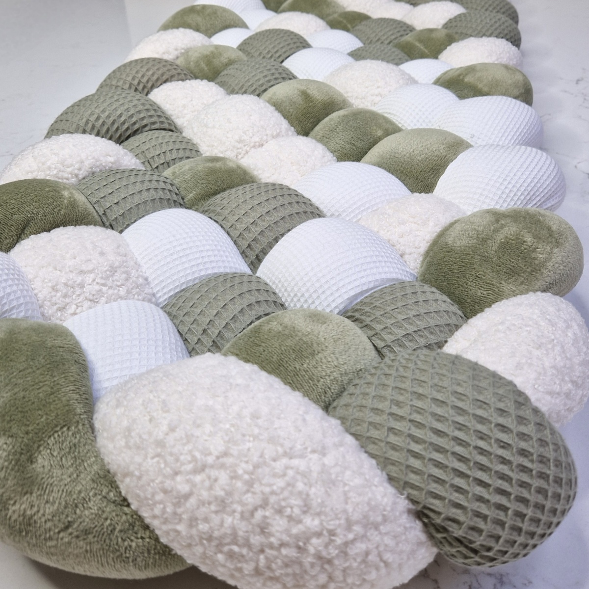 Tapis tressé kaki et blanc – Plusieurs tailles – Matelas tressé