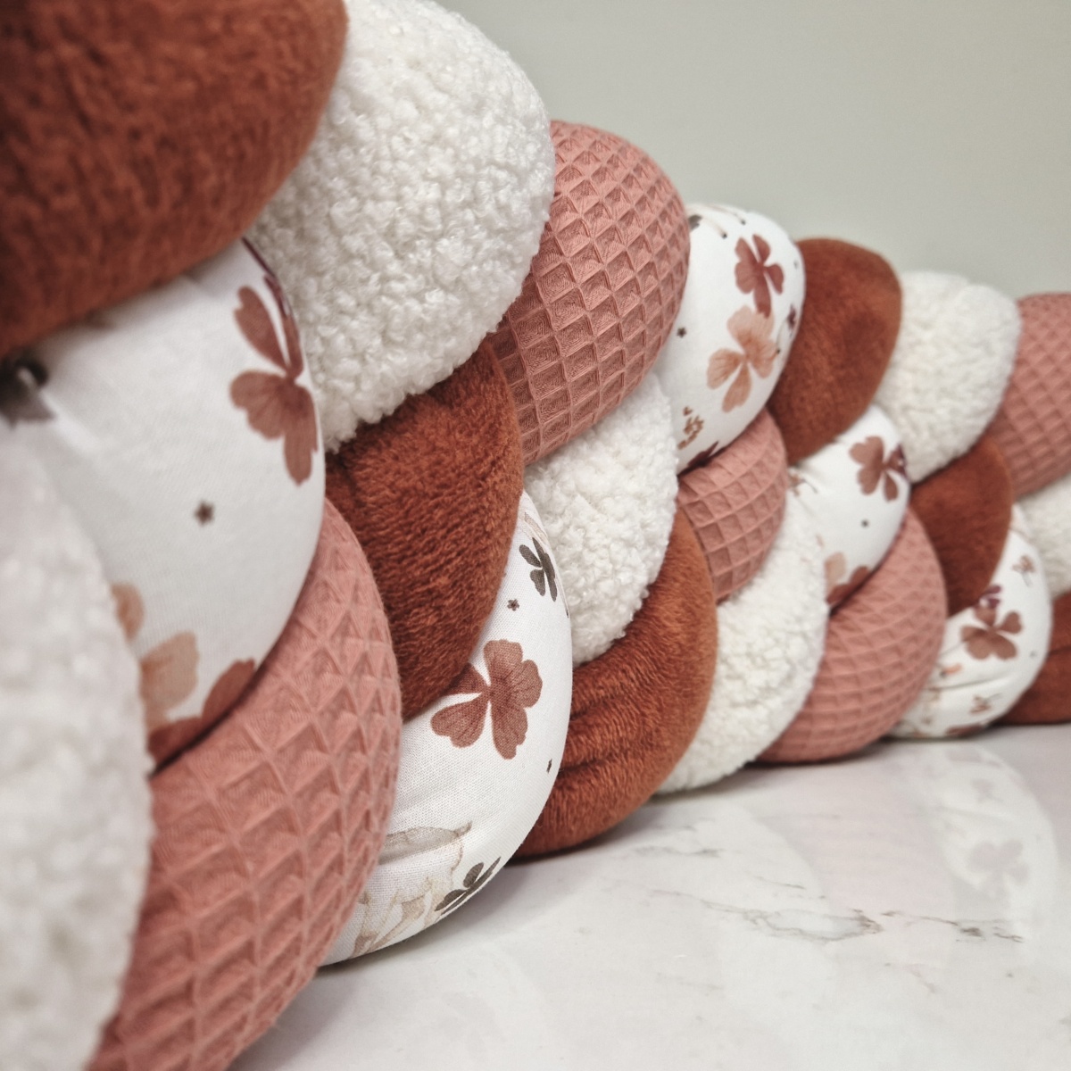 Tresse de lit – Brebis et terracotta – Tour de lit bébé 4 brins